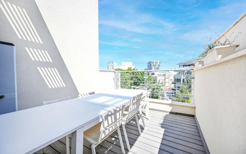 Luxury Beachfront Penthouse at Haari By HolyGuest - image 2