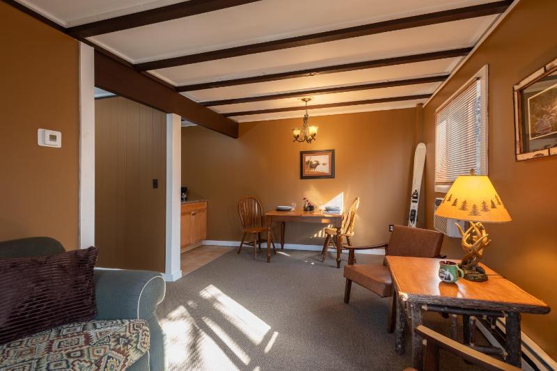 Deluxe Suite with Queen Bedroom and Sleeper Sofa in Living Room image 3