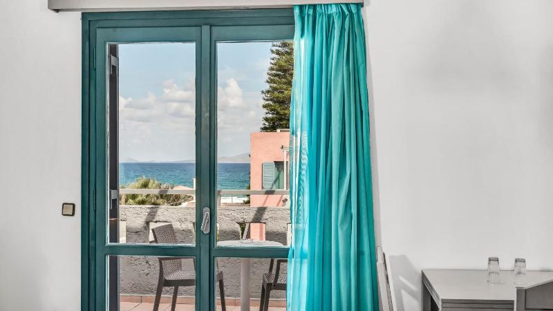 Double Room Side Sea View image 3