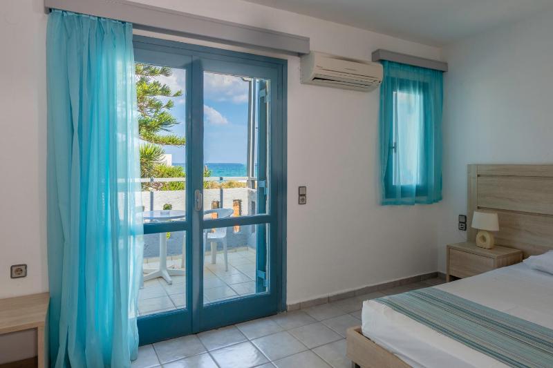Double Room Side Sea View image 4