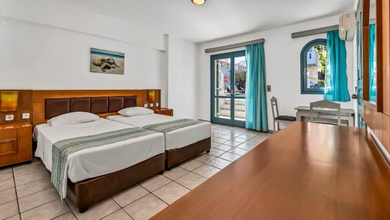 Double Room Pool View image 4