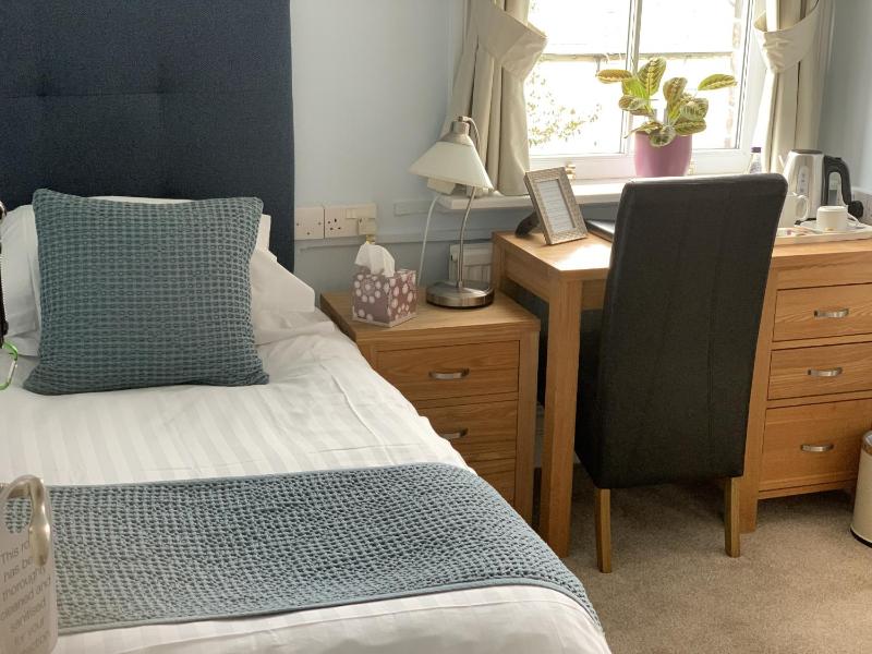 Single Room image 3