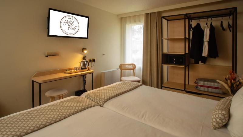 Standard Twin Room image 3