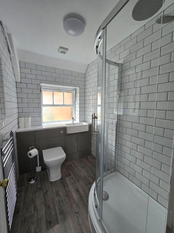 Standard Twin Room image 3