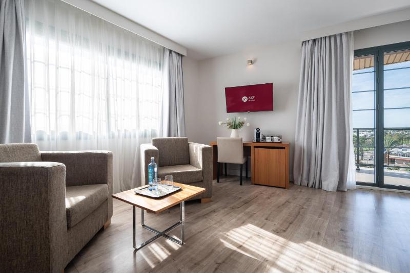 Superior Double Room image 3