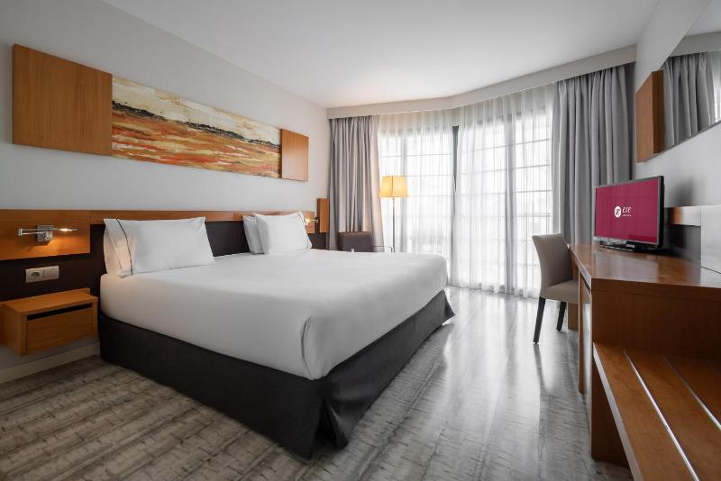 Deluxe Double Room image 3