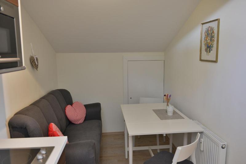 Studio Apartment image 4