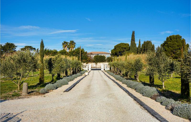 Amazing Home In Serignan - image 14
