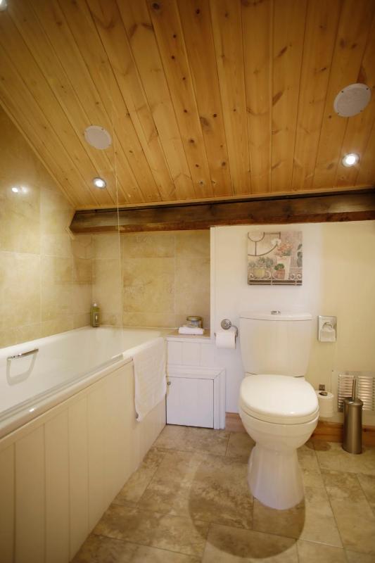 Deluxe King Room image 3