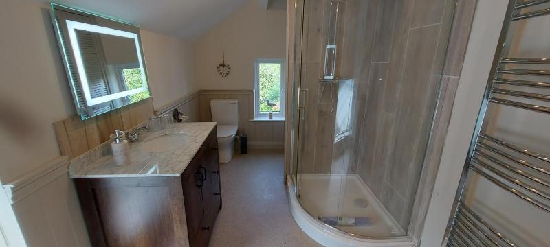 Deluxe Two-Bedroom Apartment with Garden View image 3