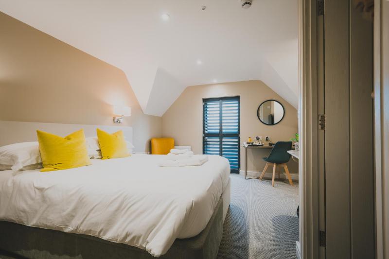 Superior Deluxe Double or Twin Room  image 3
