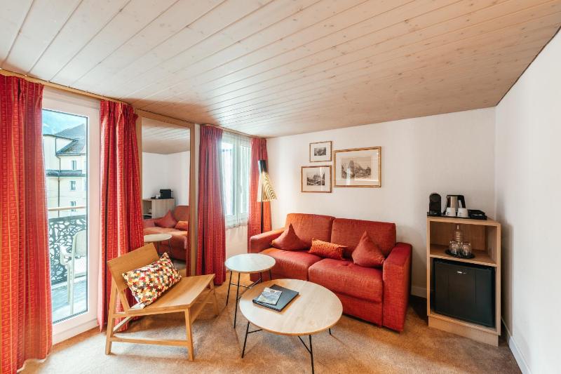 Deluxe Double Room Eiger View with balcony image 4
