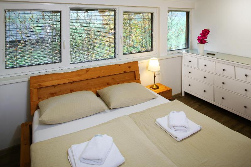 Double Room image 3