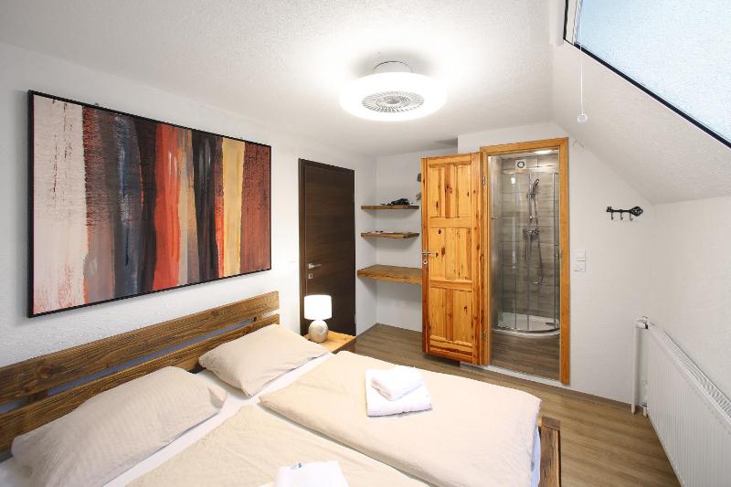 Double Room image 4