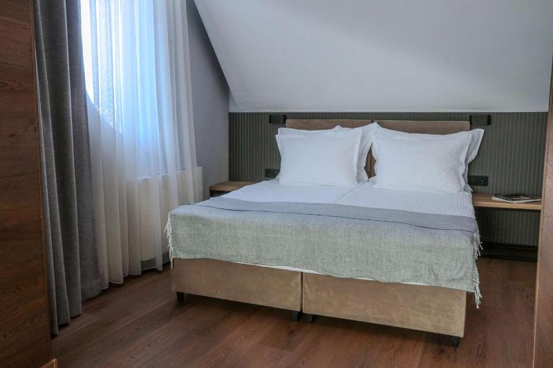 Deluxe Double Room - Non-Smoking image 1
