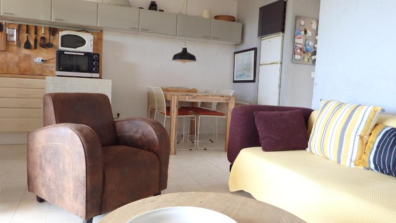 One-Bedroom Mini Villa with Air Conditioning image 4