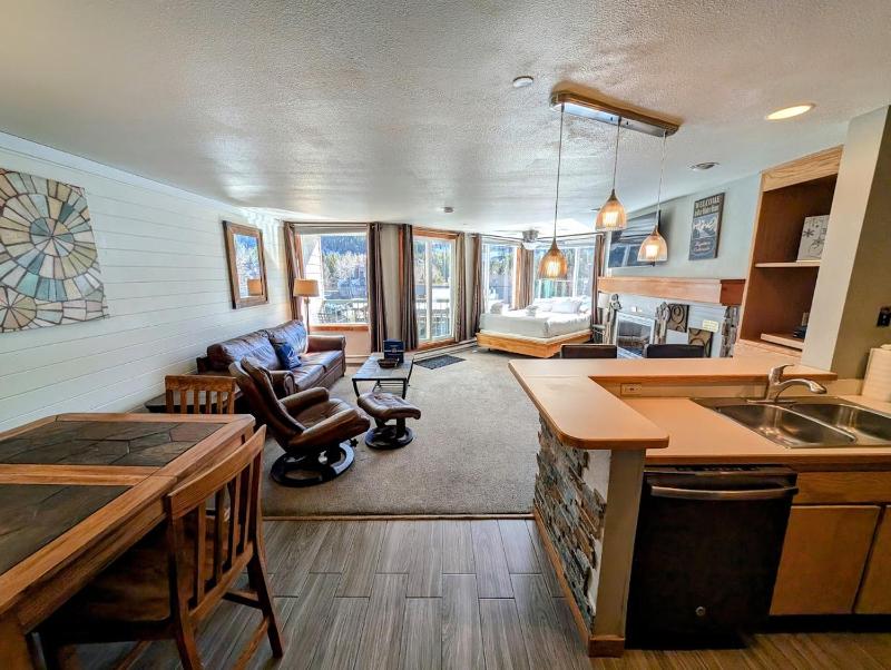 Studio Apartment with Balcony image 1