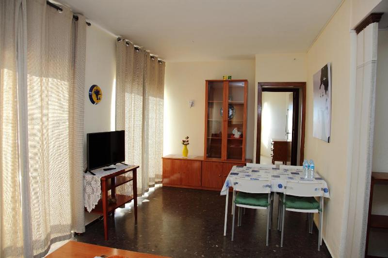 Two-Bedroom Apartment with Frontal Sea View (4-5 Adults) image 4