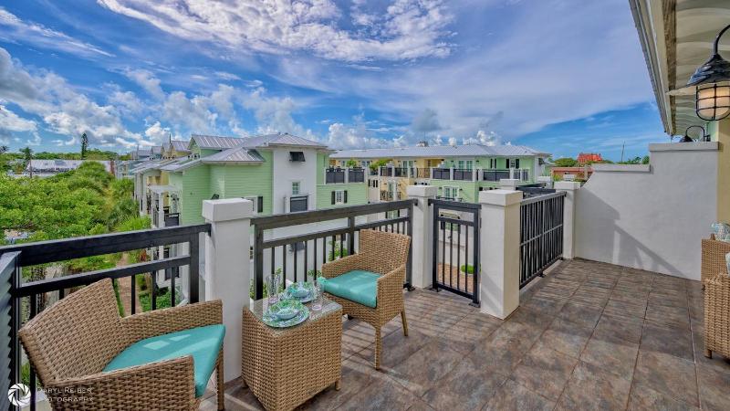Seaport Sensation by Last Key Realty - image 1