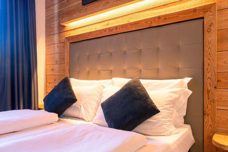 Double or Twin Room image 3
