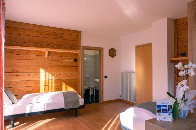 Quadruple Room image 4