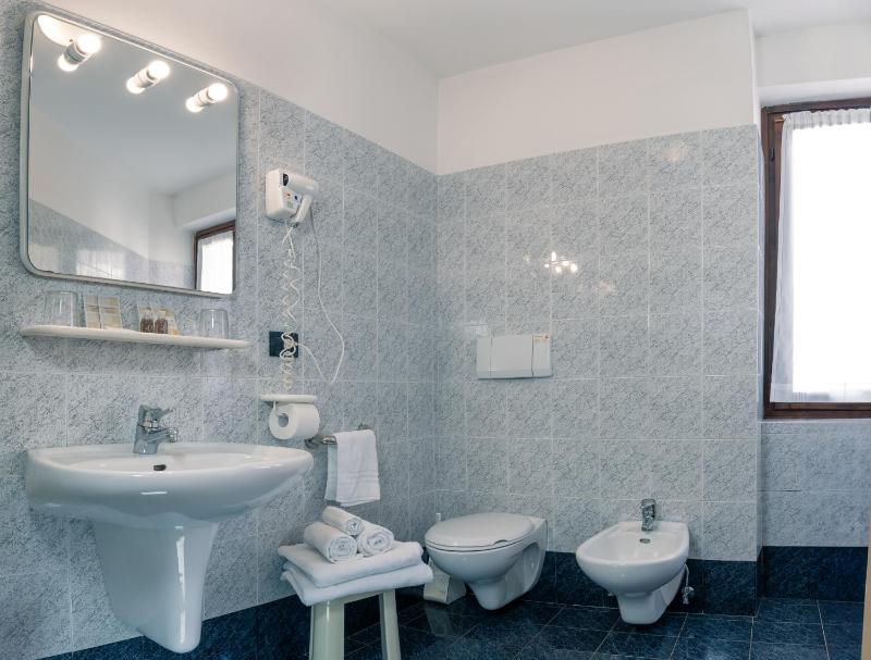 Quadruple Room image 2