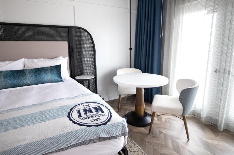 Queen Suite image 3