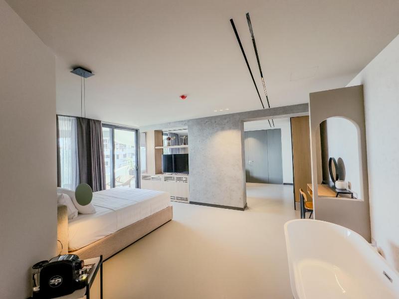 Zins Luxury Rooms - image 8