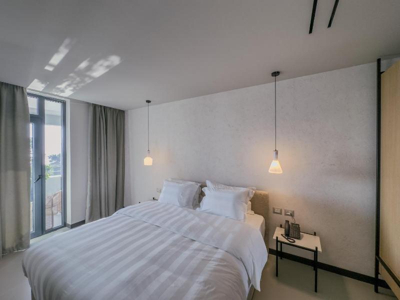 Zins Luxury Rooms - image 10