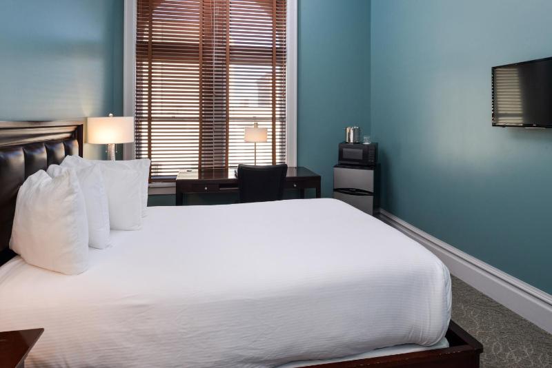 Queen Room - Disability Access image 1
