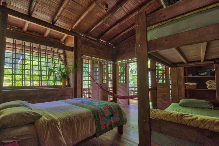 Casa Solaz Waterfall Lodge for 8 | Finca Anjalá - image 7