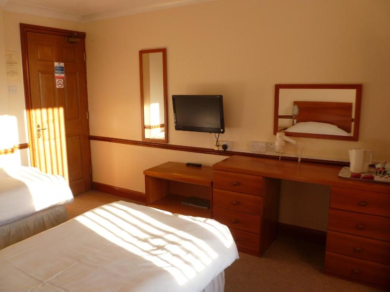 Family Room image 2