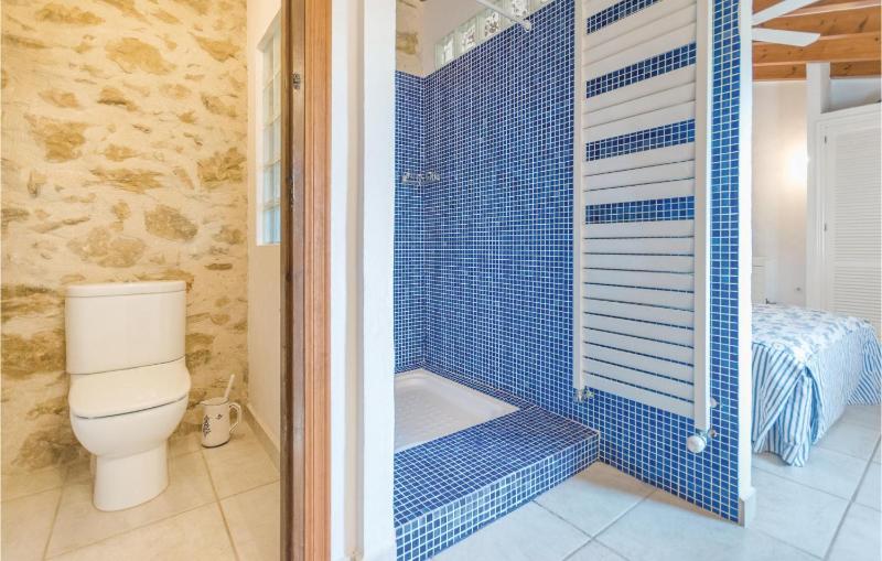 Three-Bedroom Holiday Home  image 4