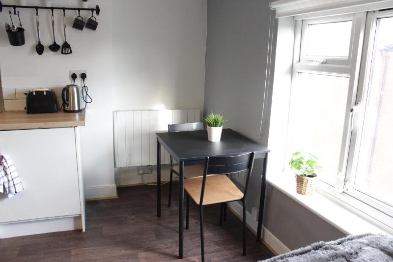 Superb Studio Flats in City Centre - image 7