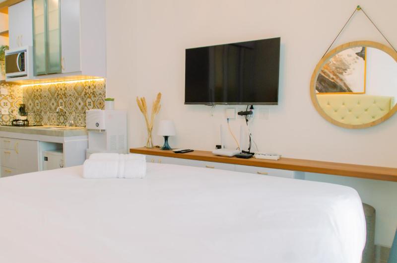 Cozy Stay Studio Apartment at B Residence near AEON Mall By Travelio - image 2