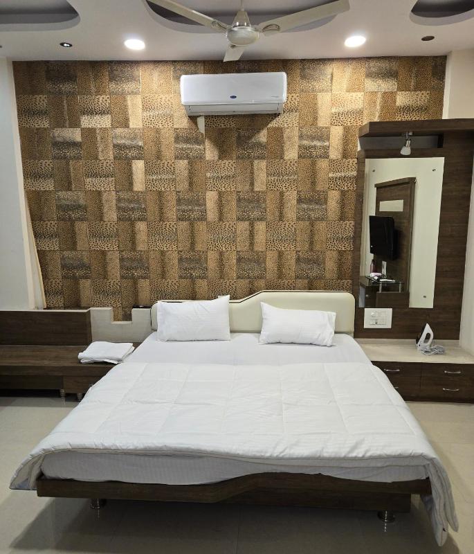 Satyabhama HomeStay-Ruby- Luxury one RK appartment - image 11