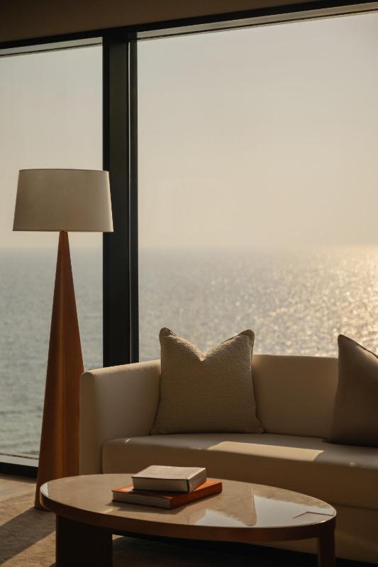 Midnight Dawn Suite with Sea View, Welcome amenity, Daily pre-dinner drinks , In-suite cocktail setup  image 3