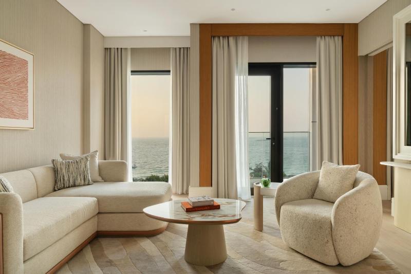 Waking Eclipse One-Bedroom Suite with Sea View image 3