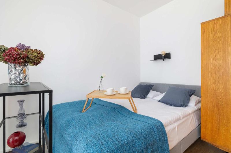 Colorful Studio near the Spodek Arena in Katowice by Noclegi Renters - image 23