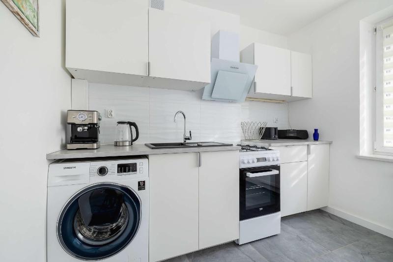 Colorful Studio near the Spodek Arena in Katowice by Noclegi Renters - image 20
