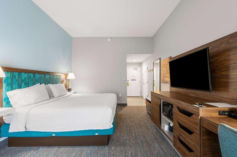 Room with Two Queen Beds - Non-Smoking image 3
