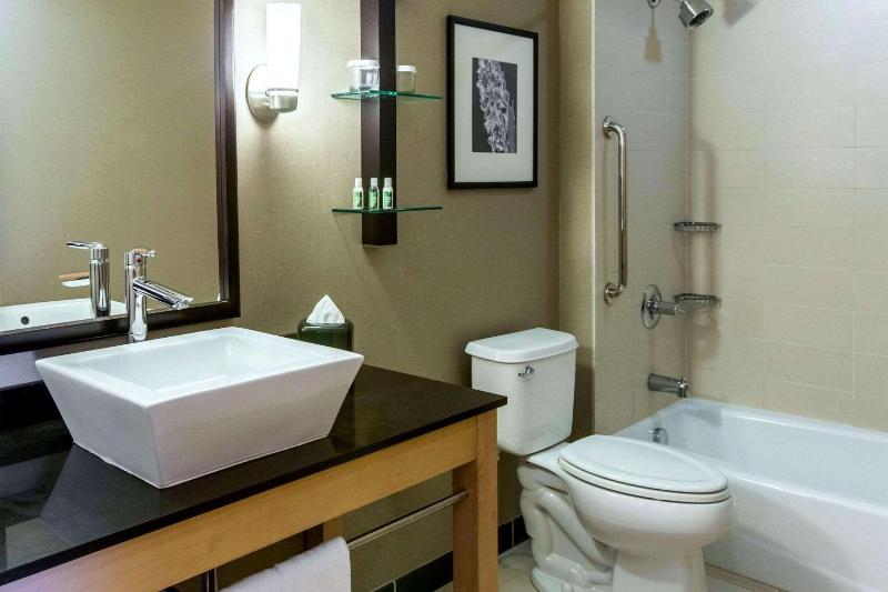 King Suite - Non-Smoking image 1
