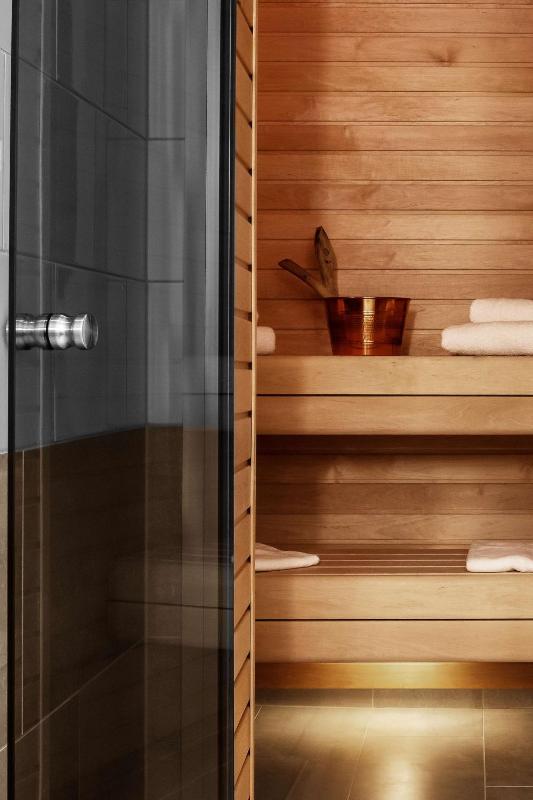 Deluxe King Room with Sauna image 3