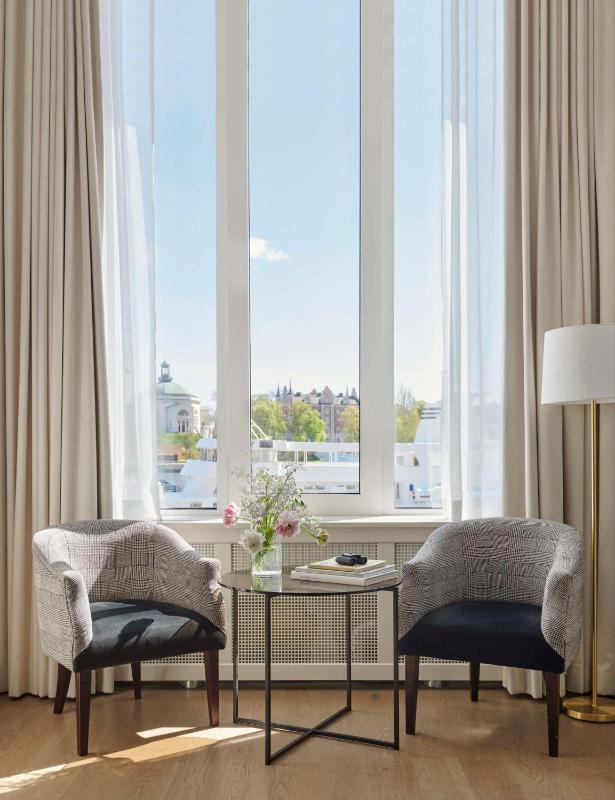 Deluxe King Room with Sea View image 1