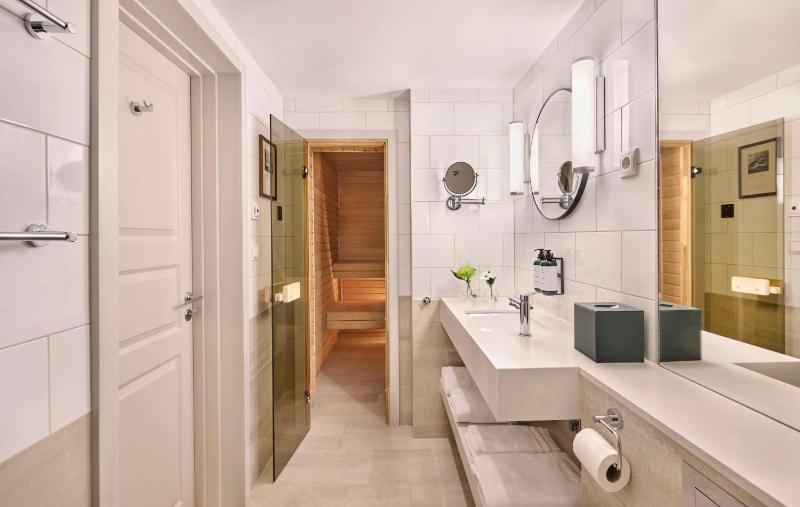 Deluxe King Room with Sauna image 1