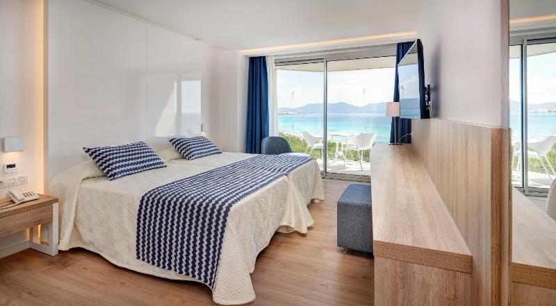 Double Room with Sea View image 3