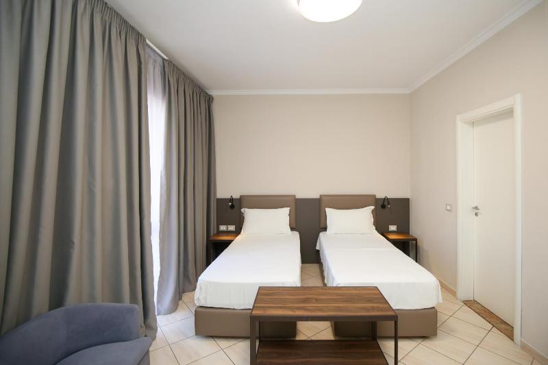 Deluxe Double or Twin Room with Balcony image 1