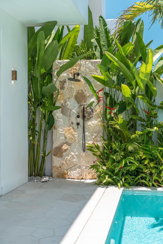 Villa Anassa - 2BR Chic Mediterranean Canggu Escape - image 27