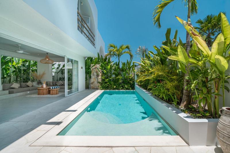 Villa Anassa - 2BR Chic Mediterranean Canggu Escape - image 4
