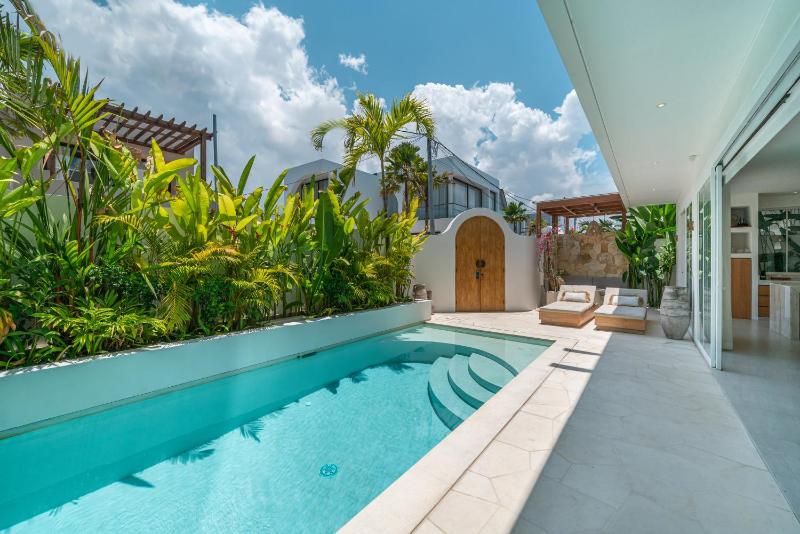 Villa Anassa - 2BR Chic Mediterranean Canggu Escape - image 37